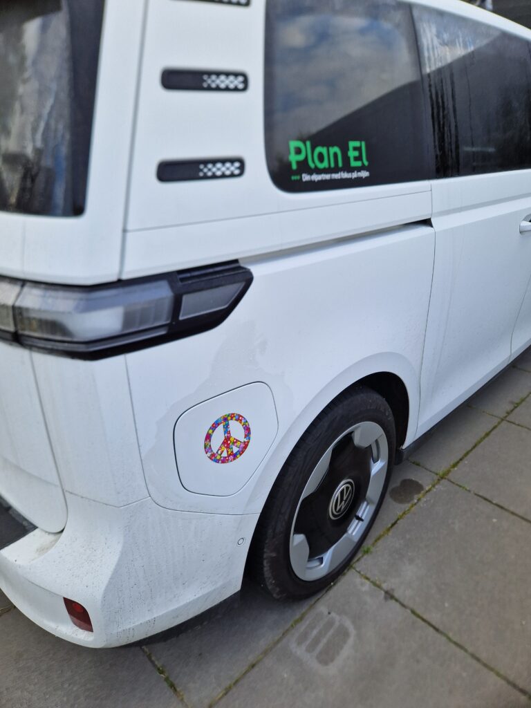 Vit bil med med Plan El dekaler