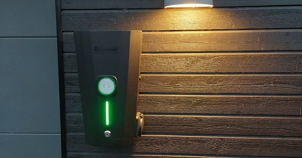 Laddstation vid garage